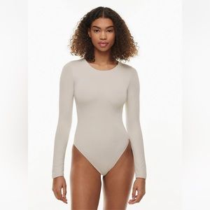 NWT Aritzia Long sleeve contour bodysuit size small in matte pearl